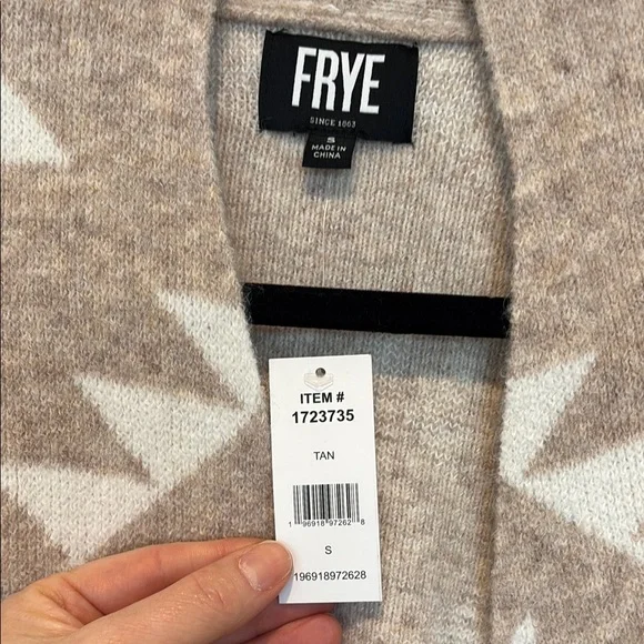 Frye Women's Tan and White Sweater - Picture 2 of 4